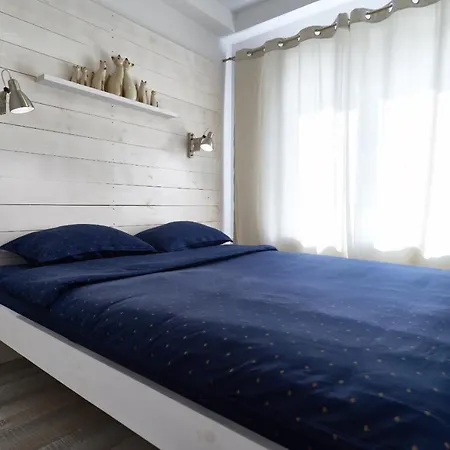 Apartment современная 2-комн. дворец украина.